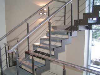 На фото лестница из металла