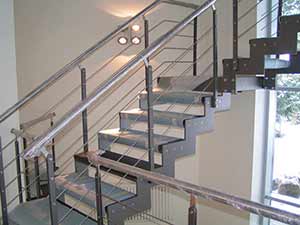 Фото лестница с перилами из нержавеющей стали 